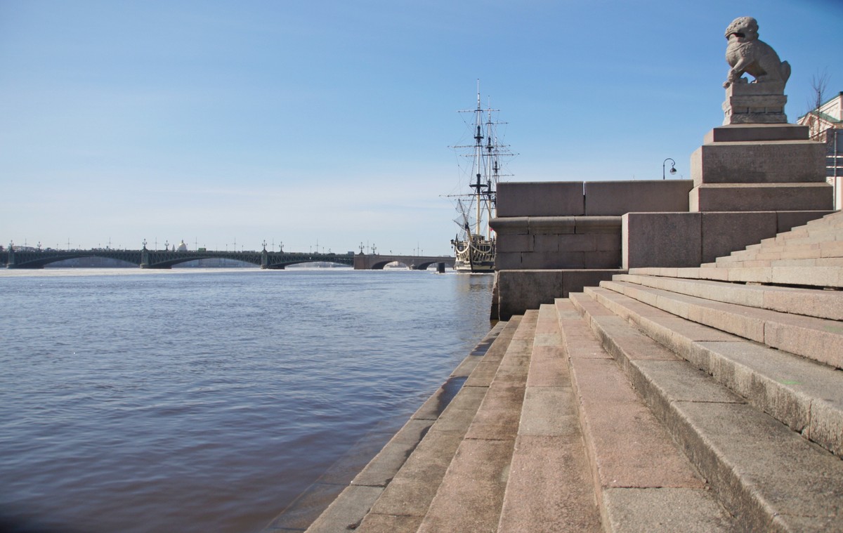 На Петровской набережной | Прогулки по городу