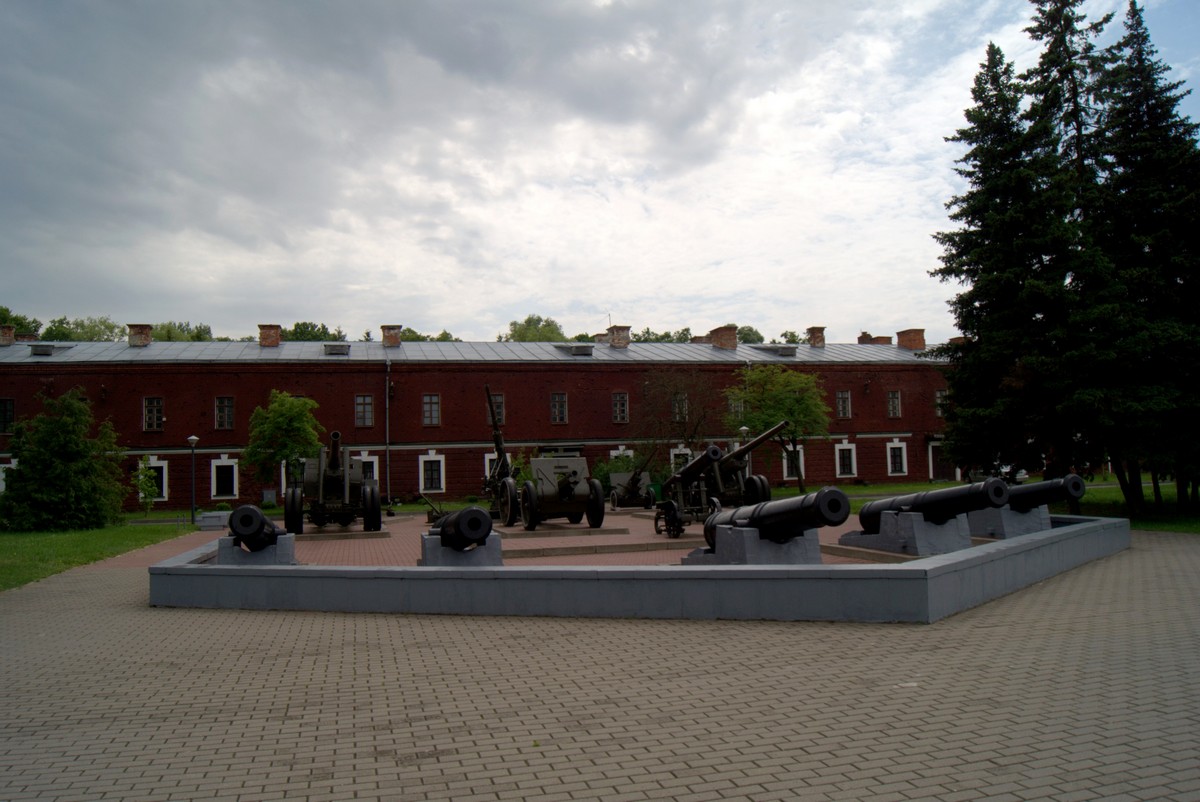 Брестская крепость. Площадка с артиллерией в Цитадели.
