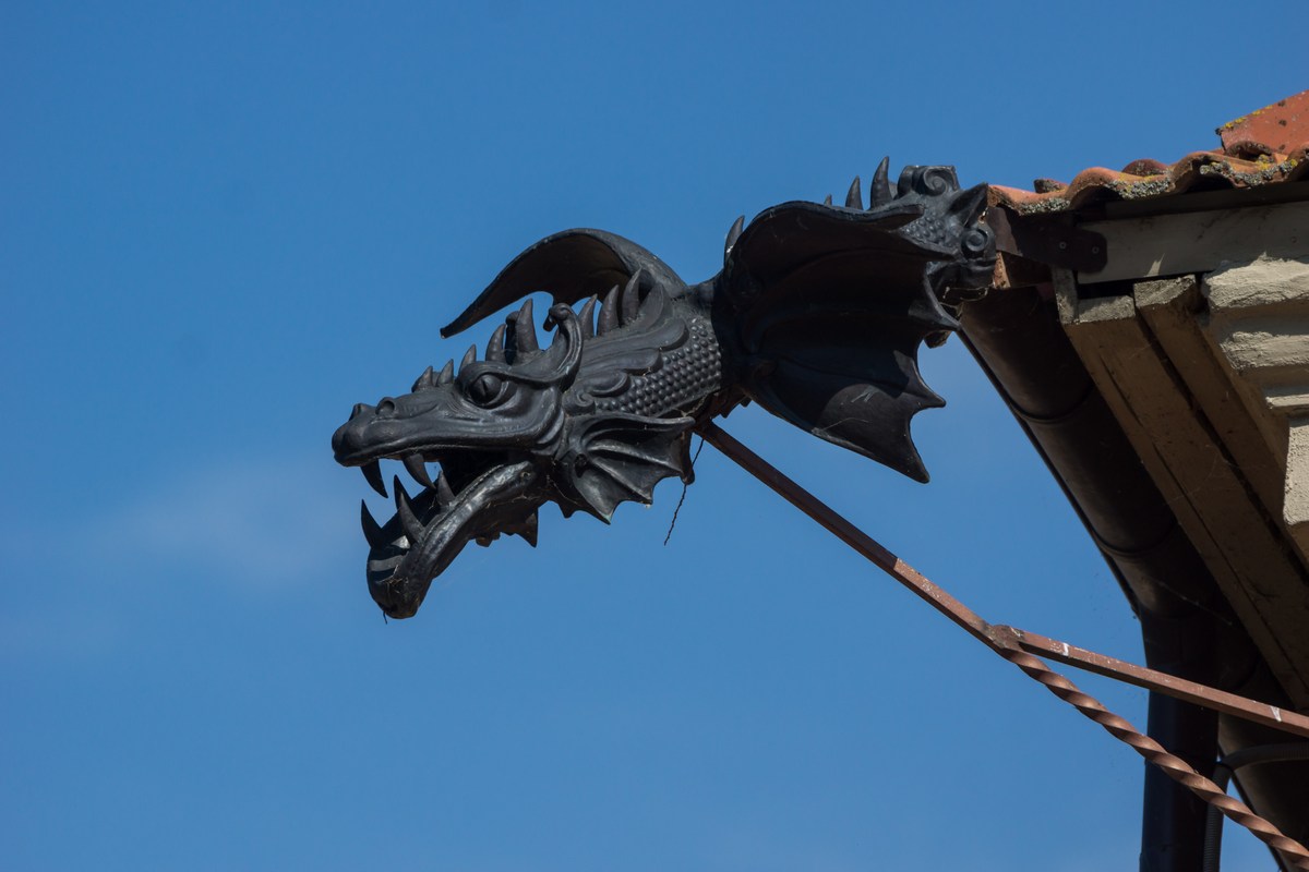 Дракон на крыше Несвижского замка.