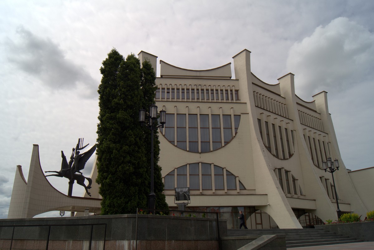 Здание Гродненского областного драматического театра.
