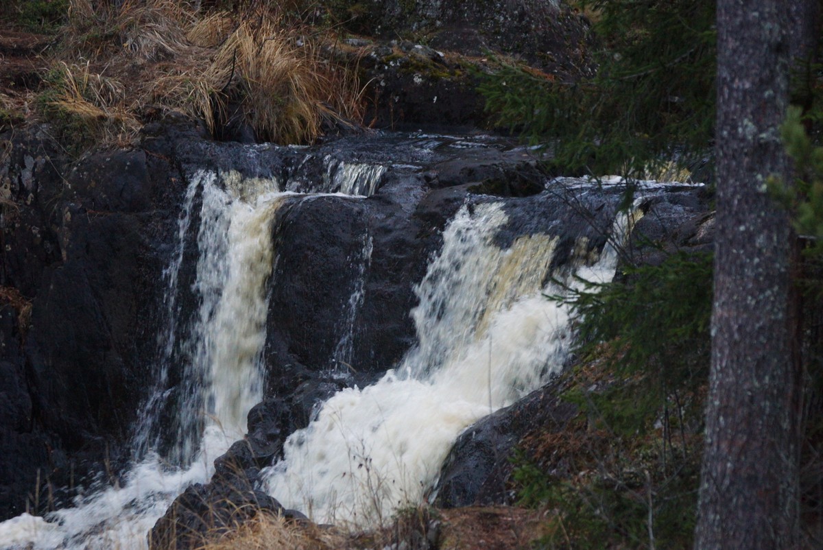Лесной парк "Водопады Ахинкоски". Дальний водопад.