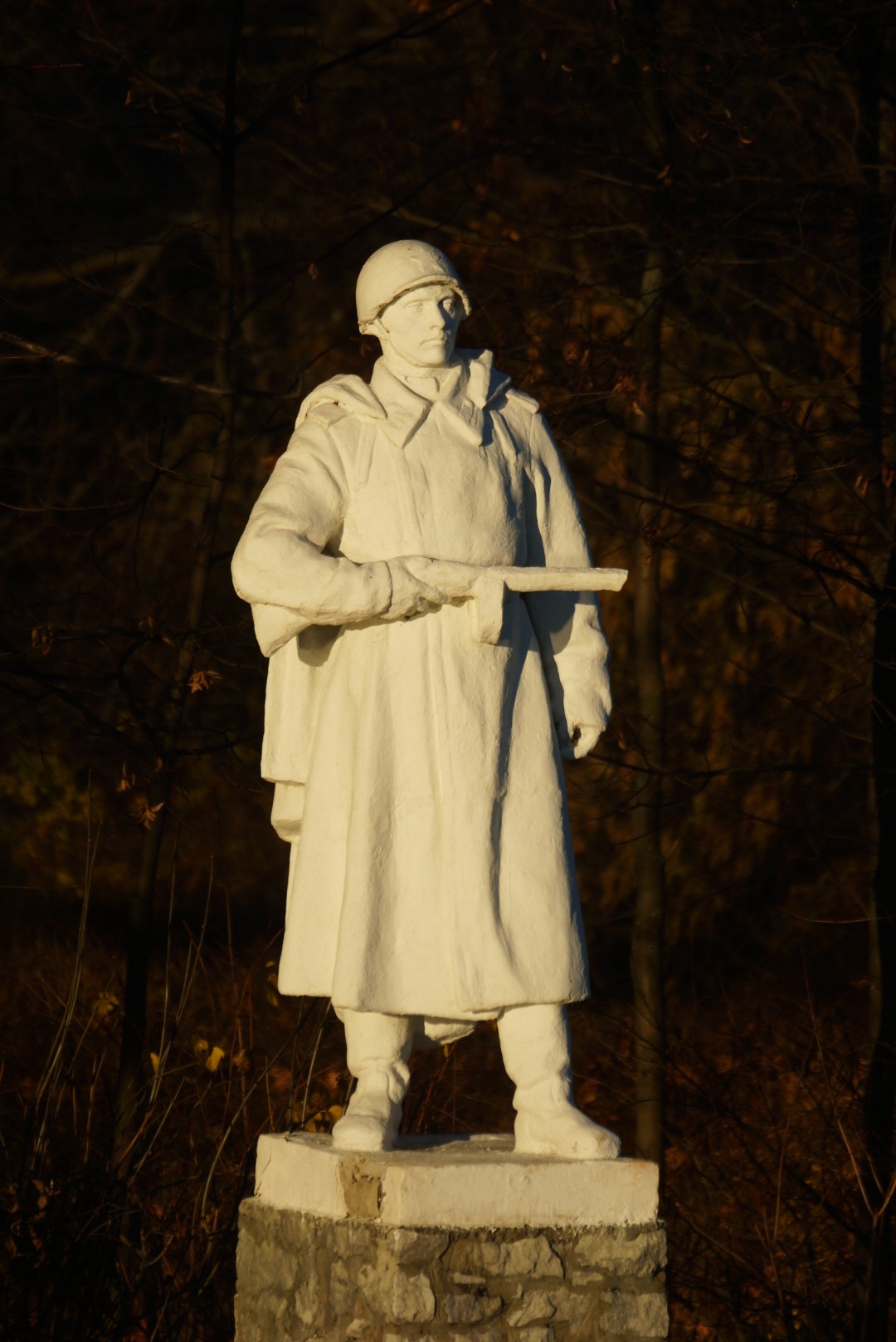 Сортавала. Памятник Советскому солдату на берегу залива Ляппяярви.