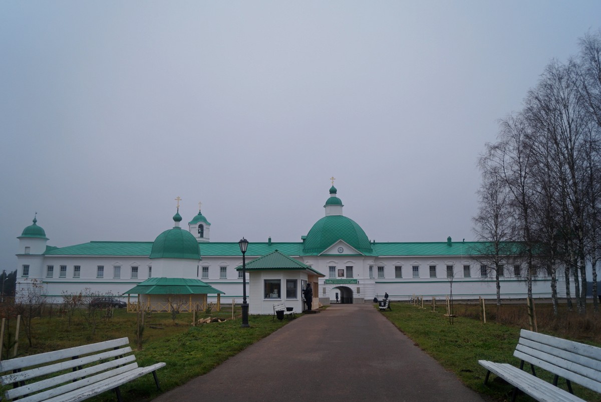 По дороге к Преображенской части Александро-Свирского монастыря.