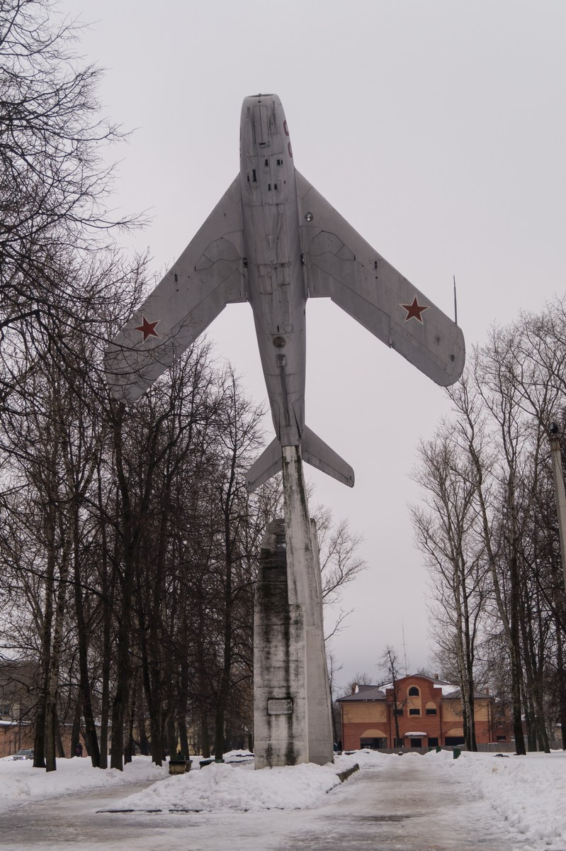 Вязьма. Самолет МиГ-17, на котором стажировалась Светлана Савицкая.