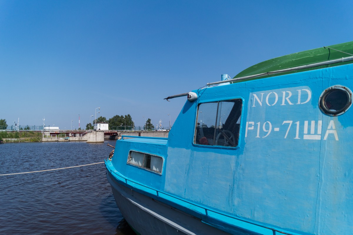 Беломорско-Балтийский канал. В Беломорске у Шлюза №19. Мощный катер.