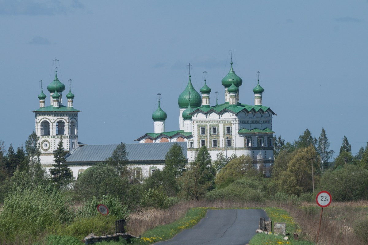 У Новгорода. Николо-Вяжищский монастырь.