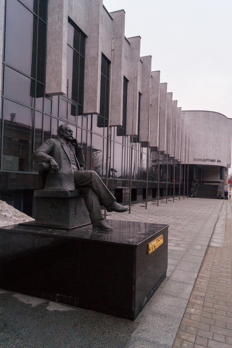 Гомель. Памятник Чайковскому у Концертного зала.