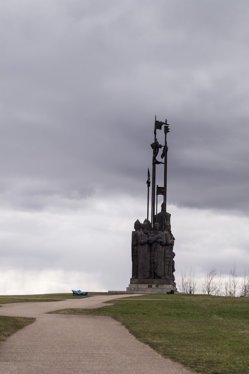 Монумент в память Ледового побоища. На горе Соколиха у въезда в Псков.