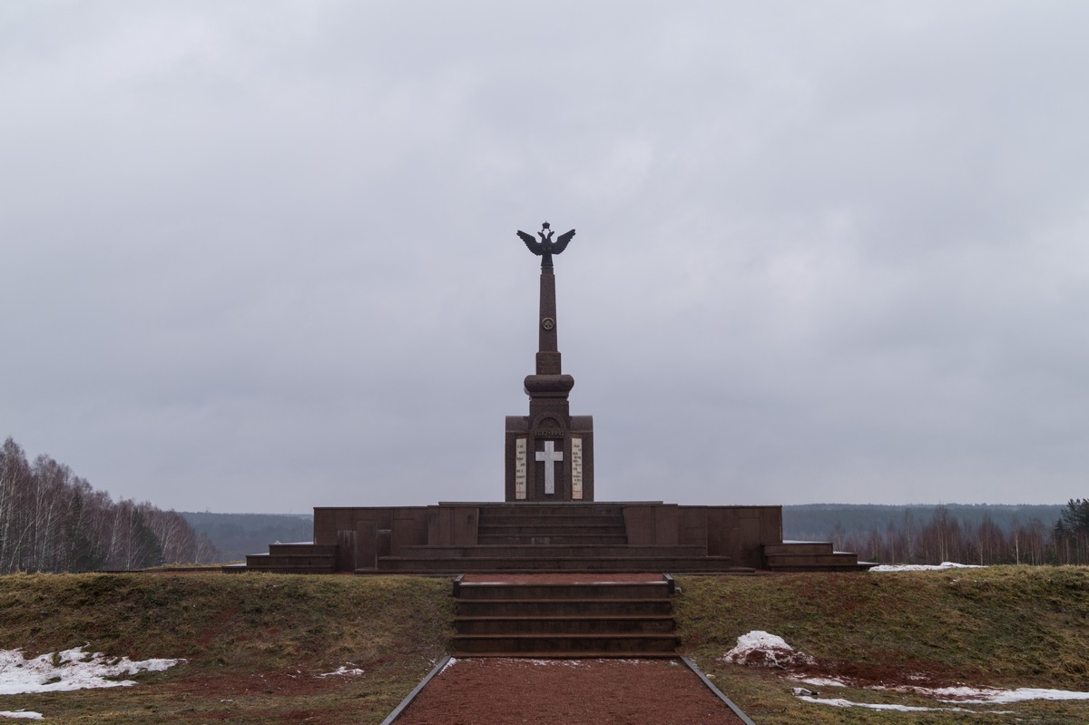 Брилевское поле. Памятник на месте сраженея на Березине, установленный в 1912 году. Восстановленный в 1992 году.