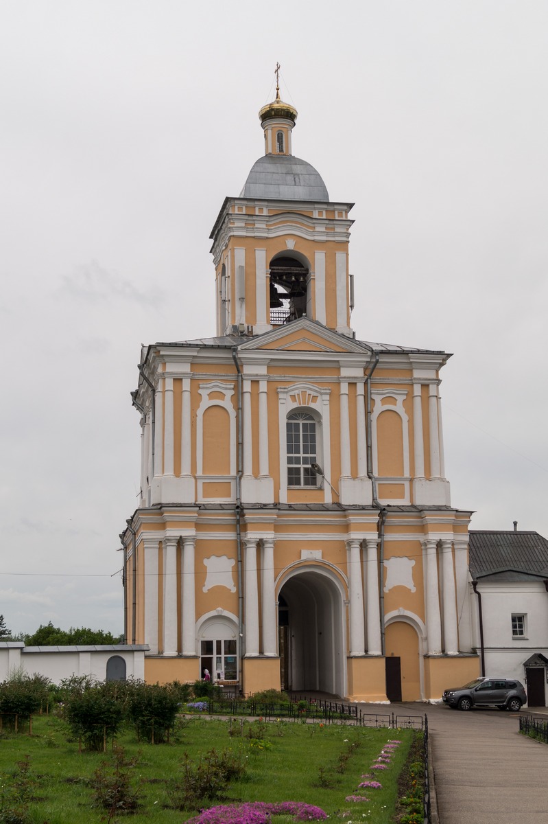 Варлаамо-Хутынский Спасо-Преображенский монастырь. Колокольня.