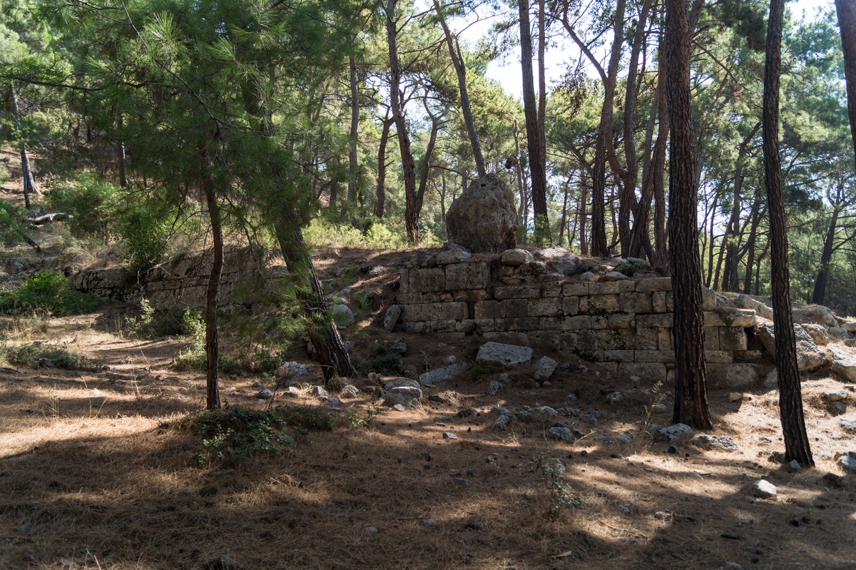 По дороге к Фазелису. Руины храма. Tapinak (Temple).