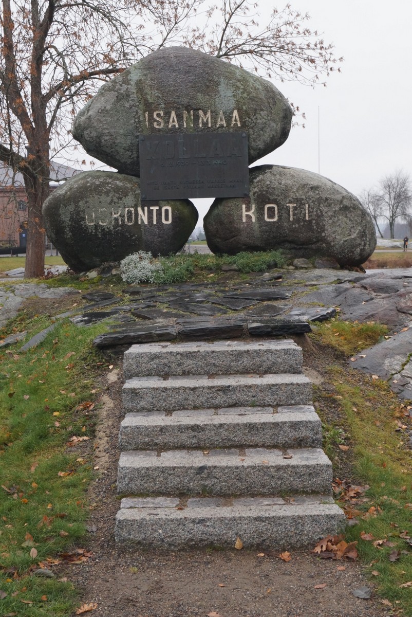 Савонлинна. Памятник погибшим во время войны "Камни Колла" 