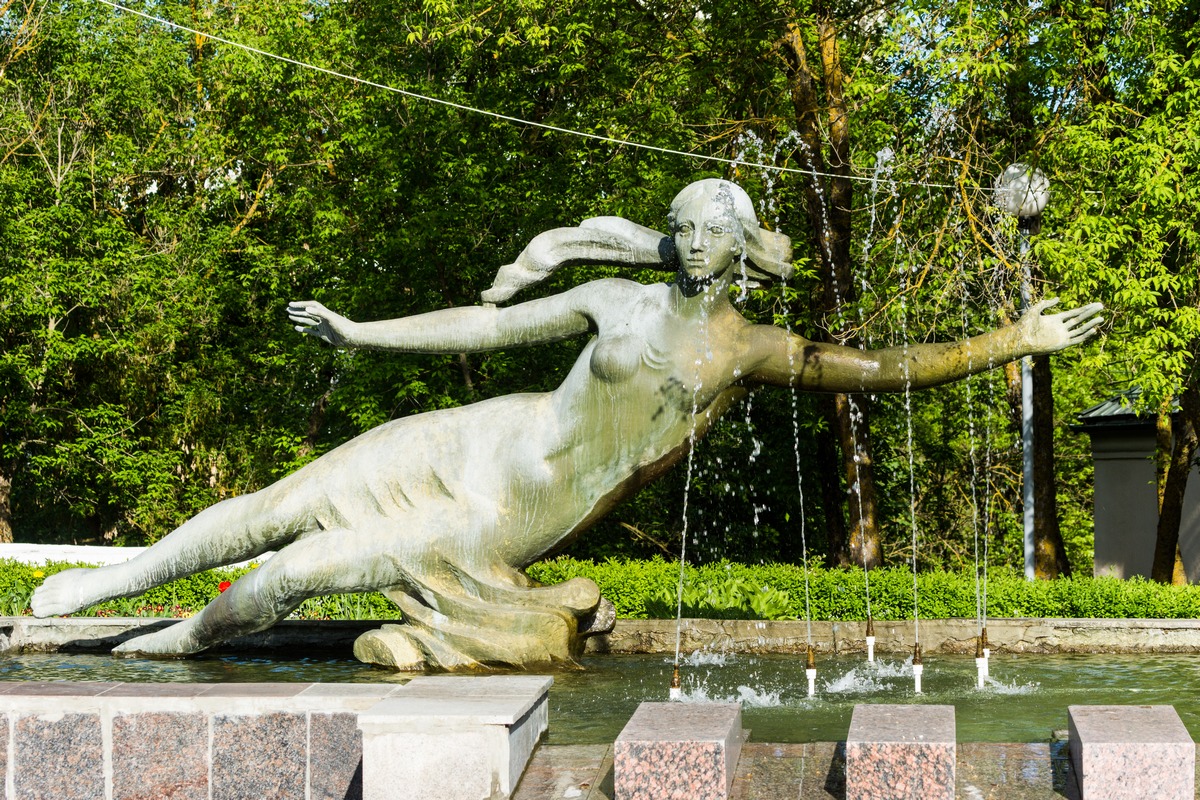 Витебск. Парк имени Фрунзе. Скульптуры и фонтан.