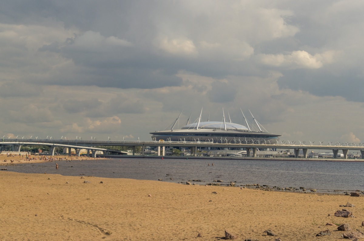 В парке 300-летия Санкт-Петербурга. Вид на стадион.