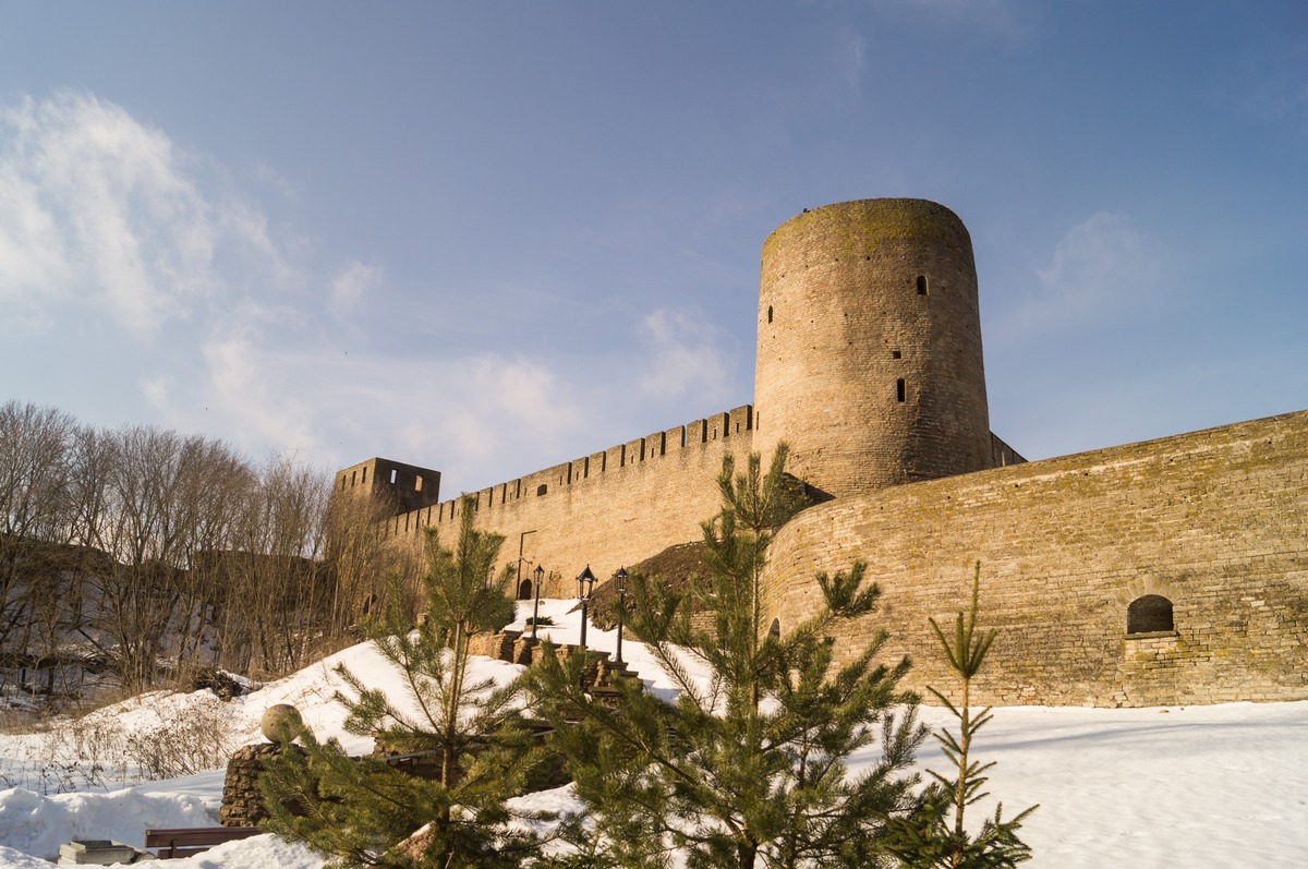 Ивангородская крепость Длинношеяя башня.