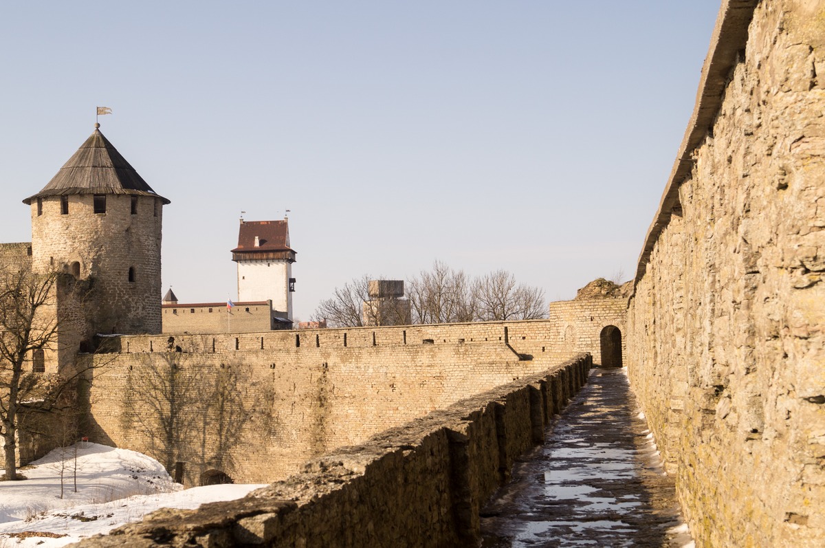 На стенах Ивангородской крепости.